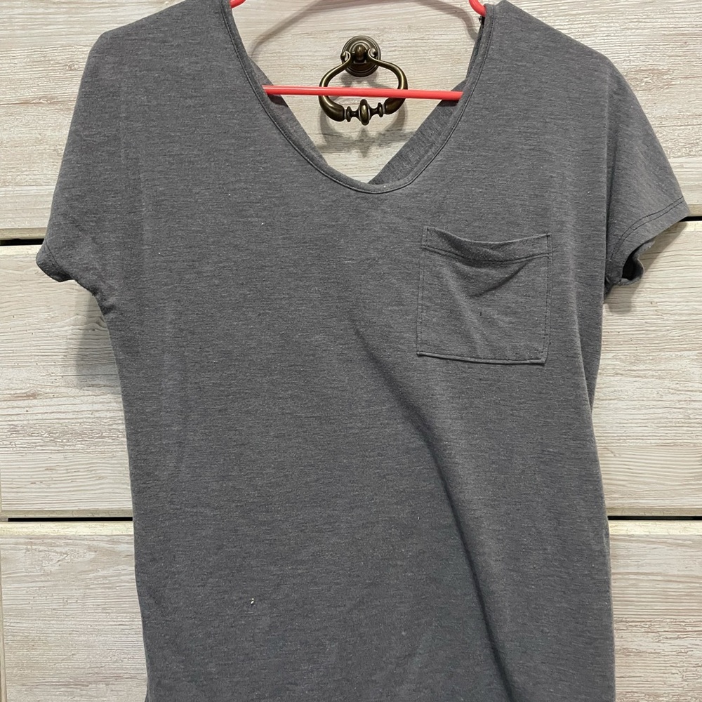 Grey shirt with an open back